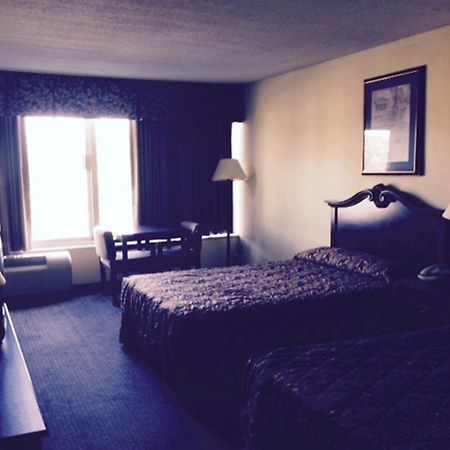 Wynnwood Plaza Hotel - 纽波特纽斯 外观 照片
