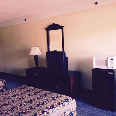 Wynnwood Plaza Hotel - 纽波特纽斯 外观 照片