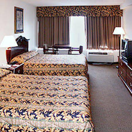 Wynnwood Plaza Hotel - 纽波特纽斯 外观 照片