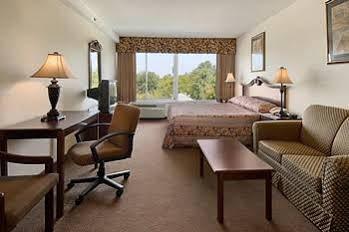 Wynnwood Plaza Hotel - 纽波特纽斯 外观 照片
