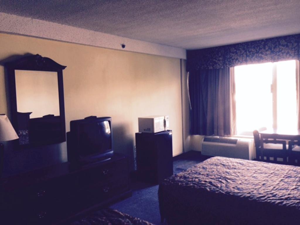 Wynnwood Plaza Hotel - 纽波特纽斯 外观 照片